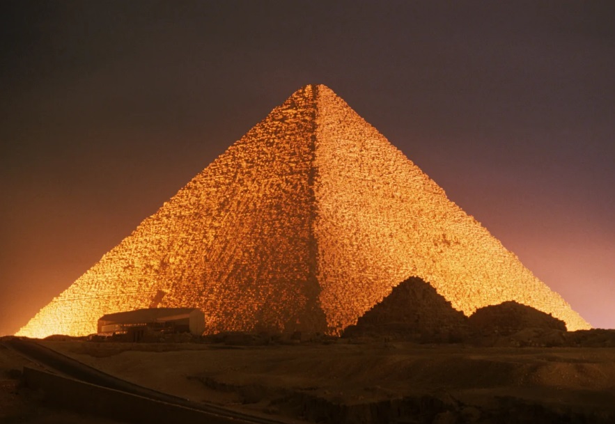 Секрет Великой пирамиды Египта: археологи обнаружили камеру с телом фараона Хуфу