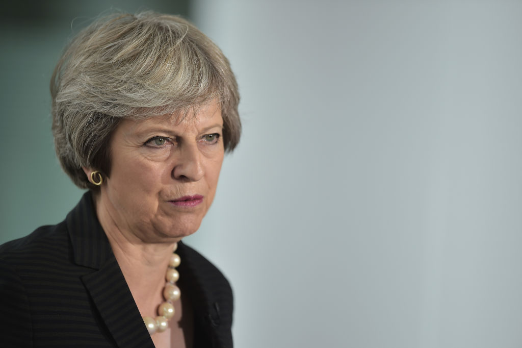 Мэй уволила министра обороны из-за "слива" конфиденциальной информации