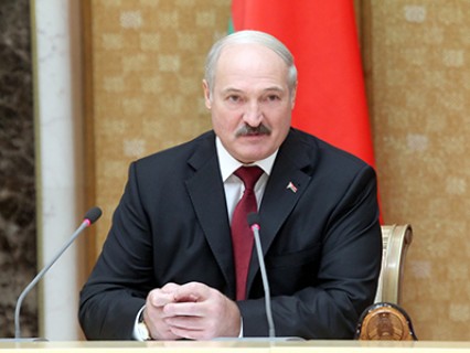 Лукашенко пригласил Порошенко и Путина в Минск ради спокойствия в "общем доме"