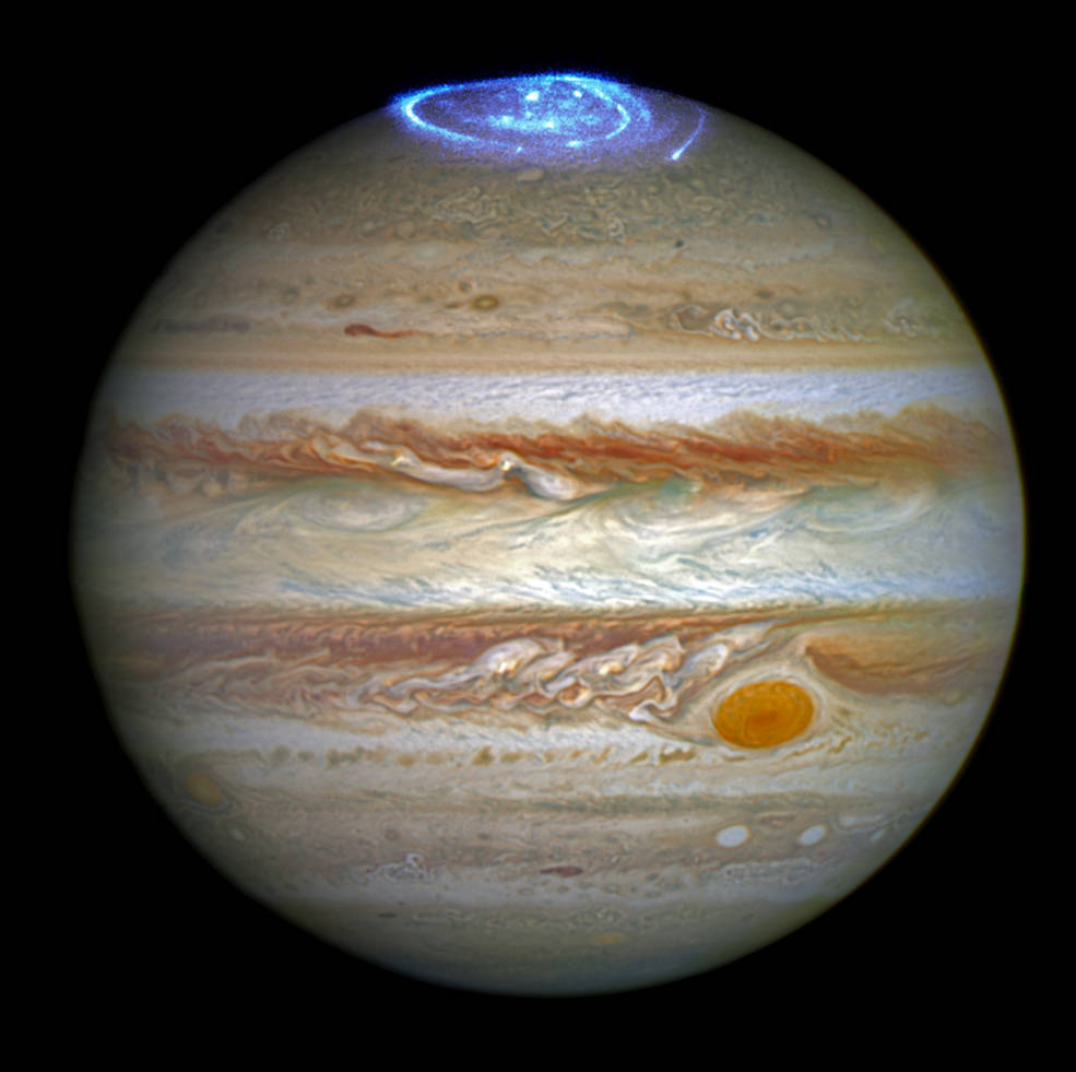 Юпитер очаровывает полярным сиянием - видео