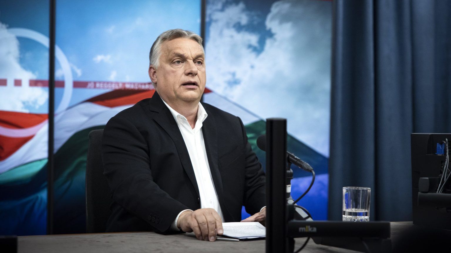Орбан заметно испугался после давления РФ и заговорил об отправке миротворцев в Украину