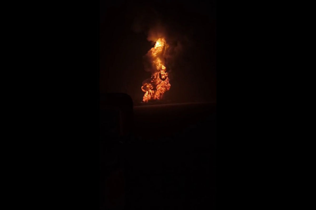 ​На нефтебазе Кавказская взорвался резервуар, столб огня попал на видео: "Выброс, немедленно уходите"