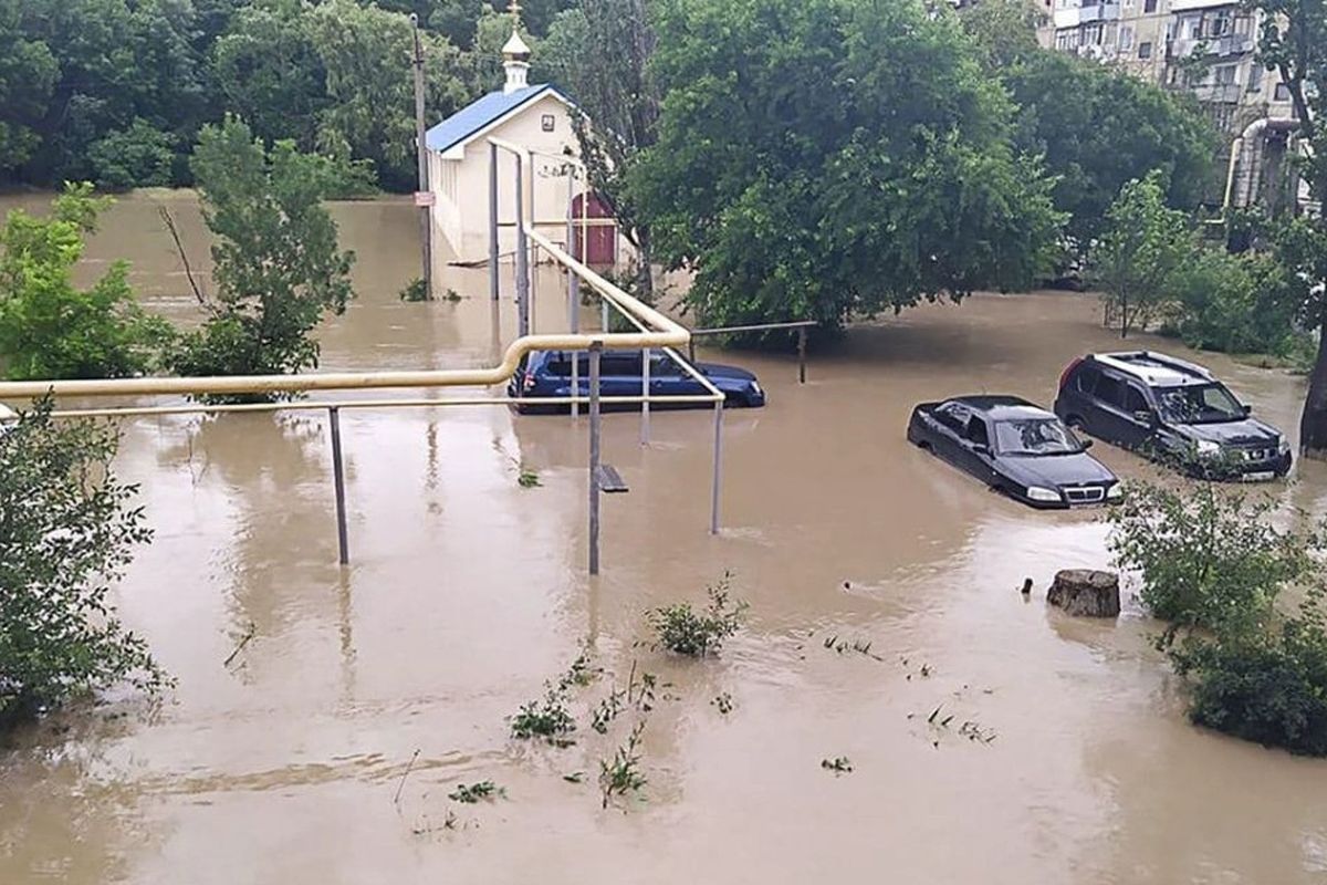 ​Крым идет под воду: три реки вышли из берегов из-за мощных ливней, Ялта снова под угрозой затопления