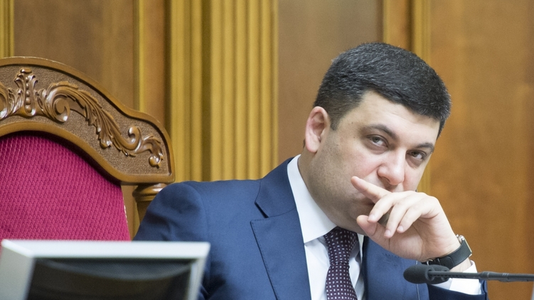 Правительство, скрипя зубами, дало депутатам на зарплаты почти 53 млн гривен в новом году