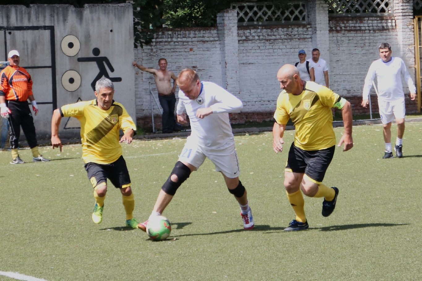 Дедушка в 70 лет даст фору молодым: в Книгу рекордов Украины внесли ветерана футбола