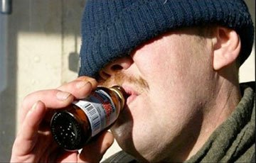 В Беларуси ограничили продажу настойки боярышника - местные алкоголики нашли выход