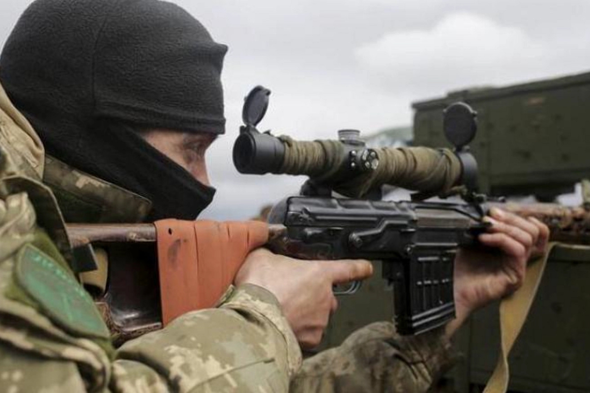 Снайпер ООС метким выстрелом превратил в "груз 200" боевика "ДНР" под Доломитным - у оккупантов снова потери