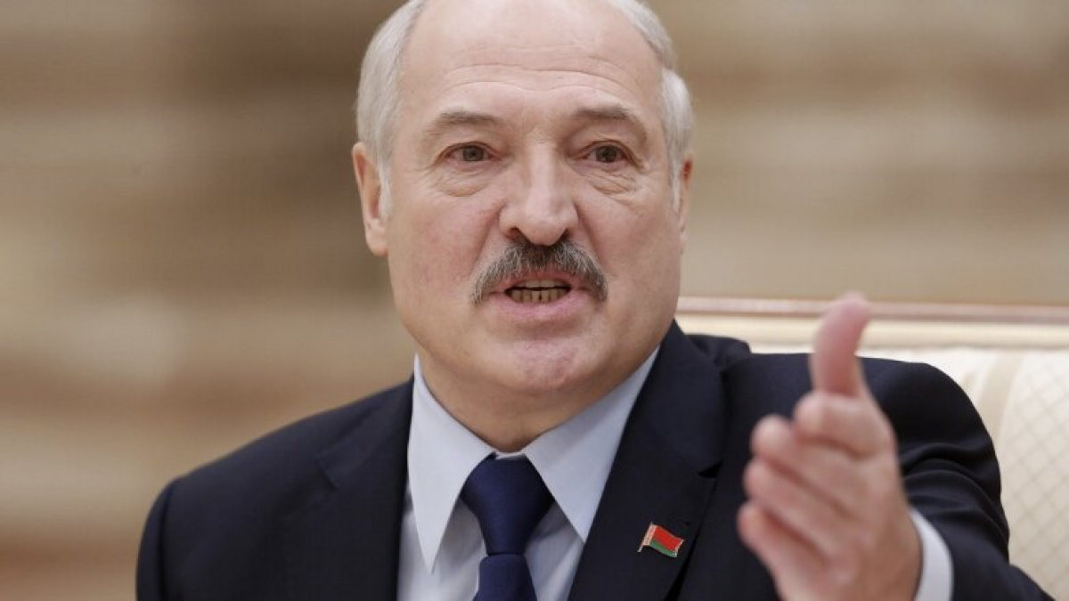 Лукашенко приказал договориться с Украиной об открытии границ и "зеленом коридоре" 