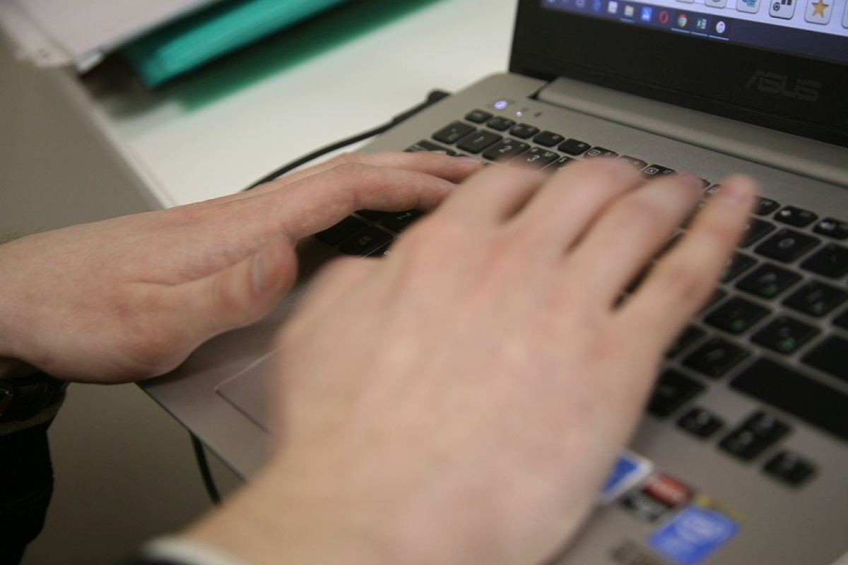 На Харьковщине 47-летний мужчина 10 лет совращал мальчиков через Интернет