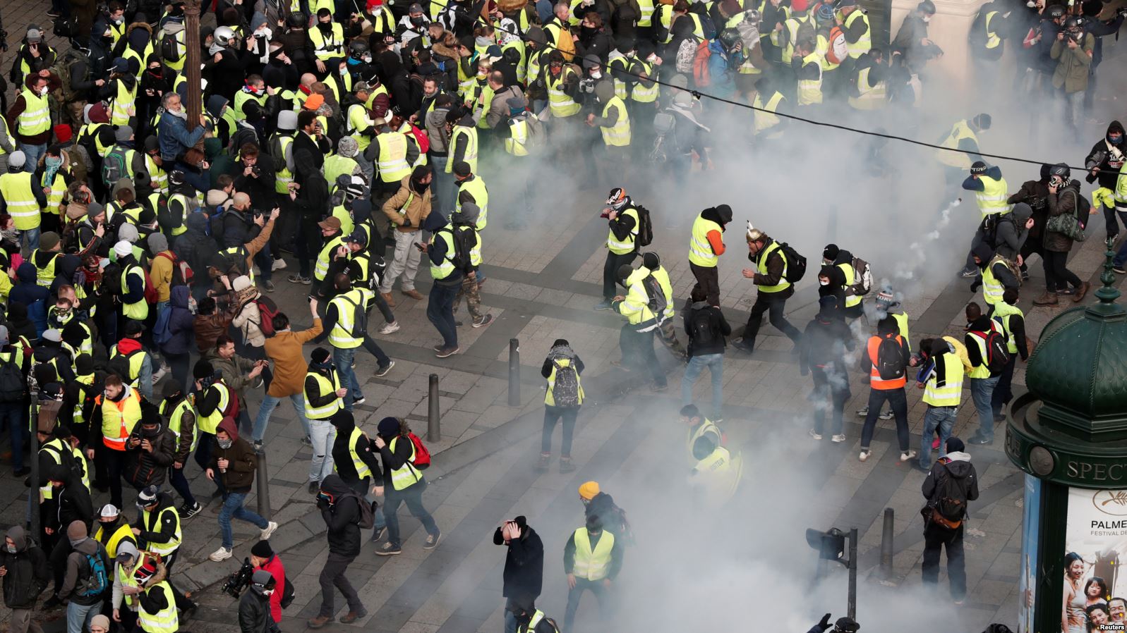 В парижских протестах засветился гражданин РФ: силовики "подстрелили" россиянина во время массовых акций – кадры