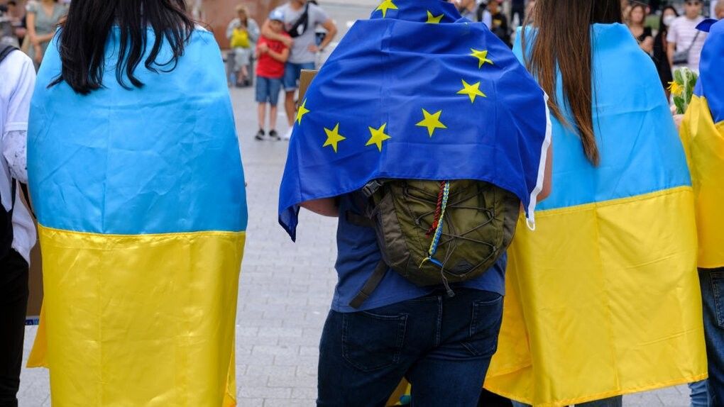 В Евросоюзе обсуждают пересмотр временной защиты для украинцев - СМИ узнали детали документа Совета ЕС