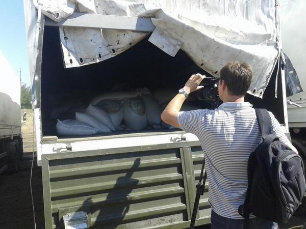 СМИ: Запретных грузов в гуманитарном конвое пока не обнаружено