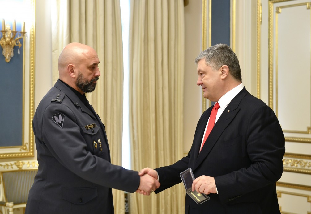 Порошенко назначил замену Гладковскому в СНБО: пост займет легендарный военный с Донбасса