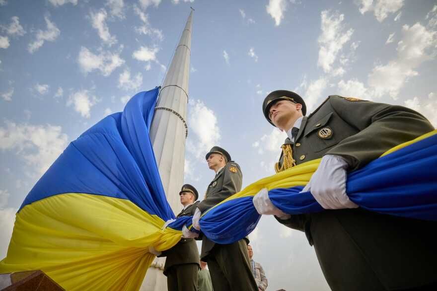 В Киеве подняли особенный Государственный флаг Украины – Зеленский показал патриотичное видео