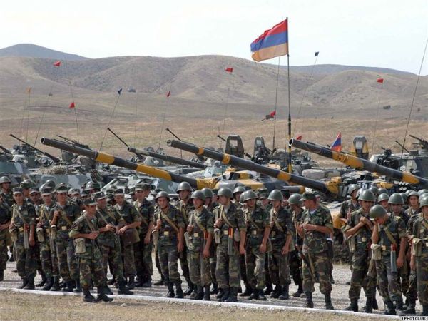 В Министерстве обороны Армении пообещали нанести "адекватный удар" по Баку 