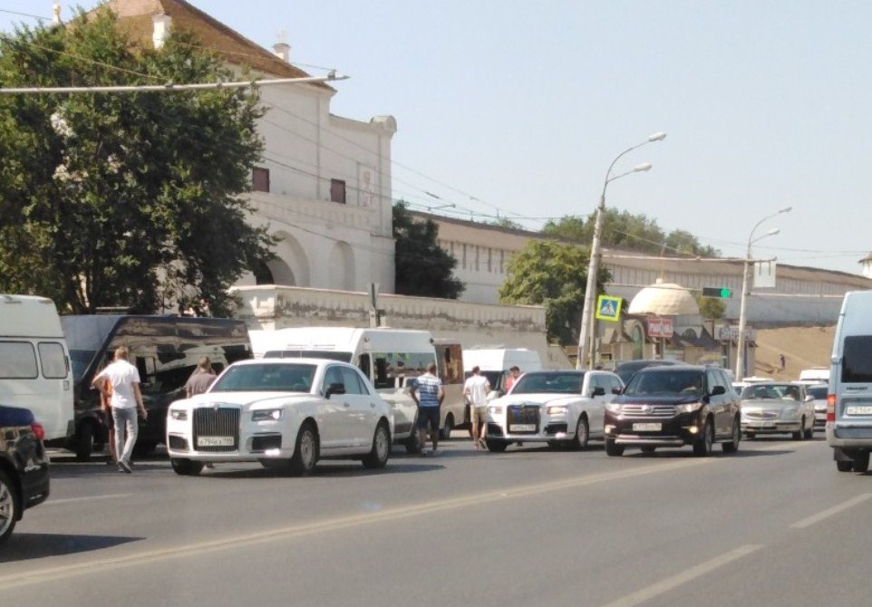 Авто из "Кортежа" Путина попало в ДТП: фото с места аварии в Астрахани облетели соцсети - СМИ