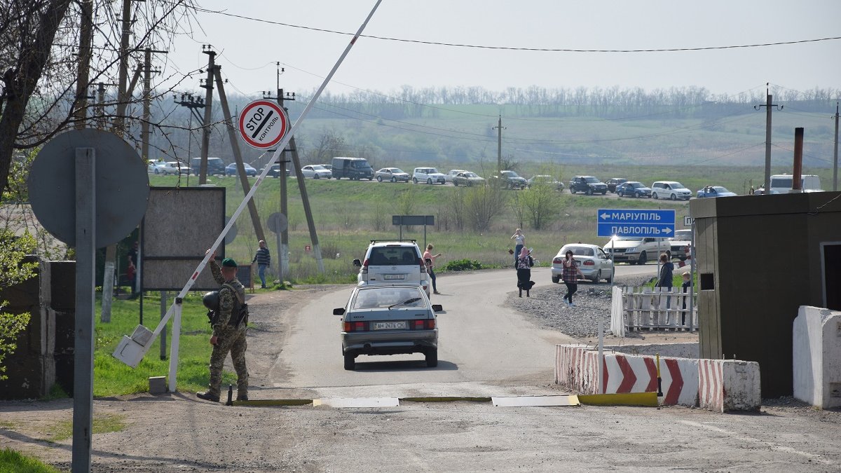 Проезд в ОРДЛО во время карантина: пограничники рассказали, что устроили боевики на КПВВ
