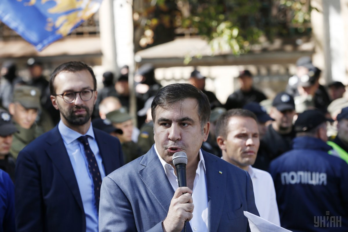 На митинге у Администрации президента Саакашвили рассказал, какую заманчивую должность ему несколько раз предлагал Порошенко, - кадры