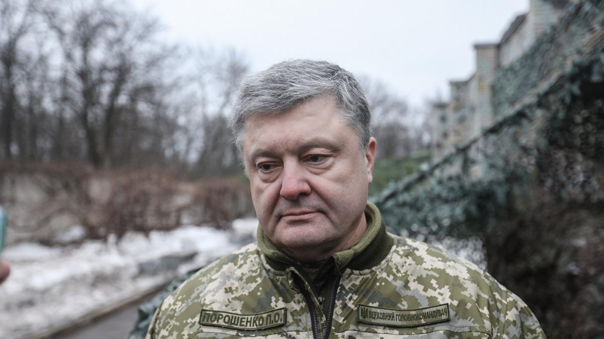 СМИ: Порошенко не оставил армию, даже уйдя с поста президента"