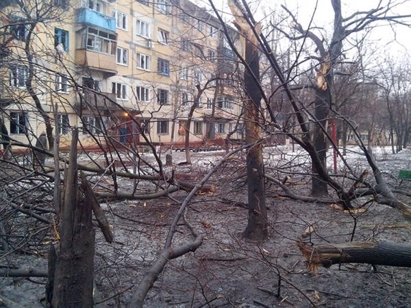 Очевидцы: в центре Донецка началась канонада