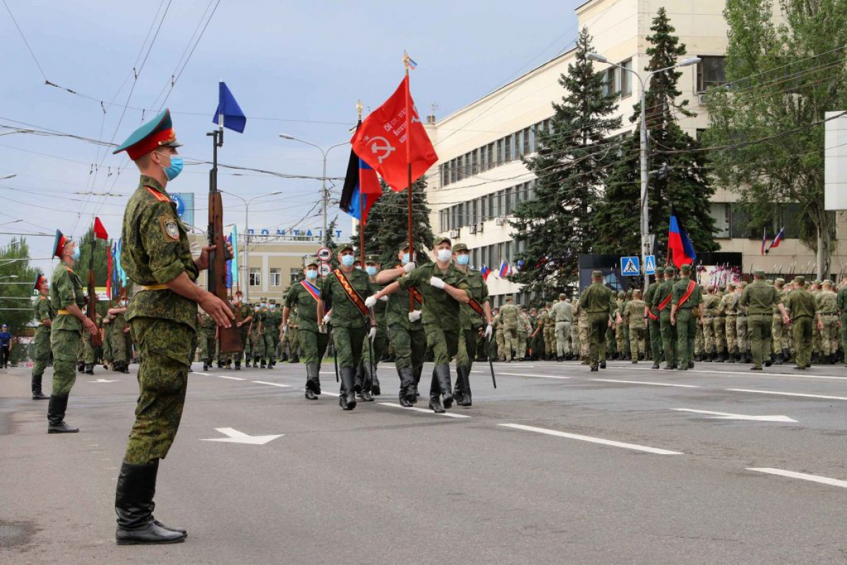 Парад Победы "ДНР" в Донецке 2020: онлайн-трансляция