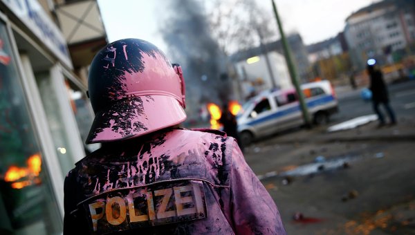 Во Франкфурте в результате беспорядков ранения получили более 70 полицейских
