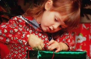 В Луганске неизвестный меценат передал детям более 4 тысяч подарков