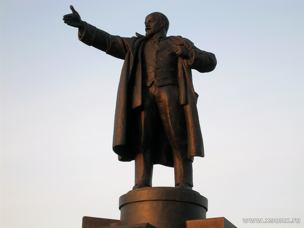 В Сумской области неизвестные самовольно снесли памятник Ленину