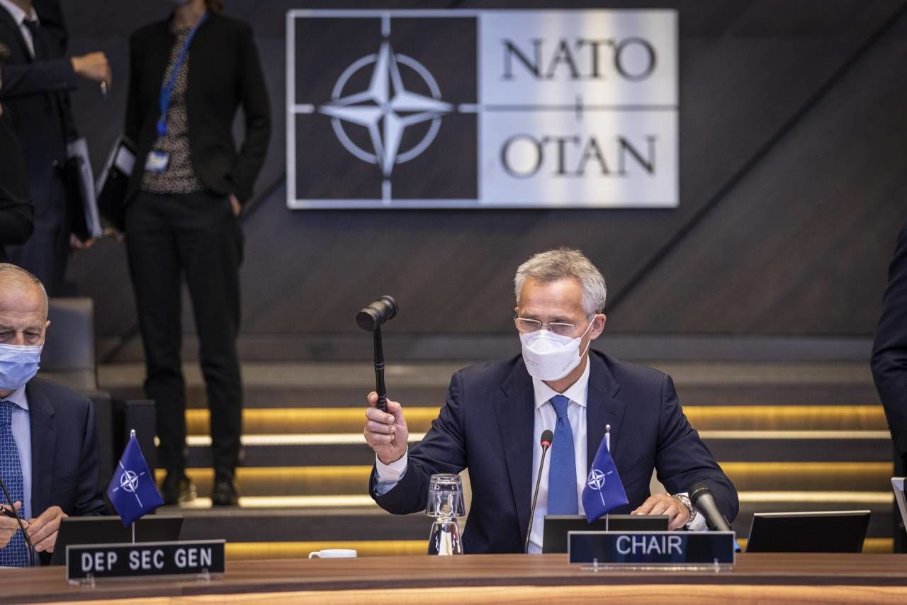 Эксперт озвучил иную неожиданную причину высылки российских дипломатов при НАТО