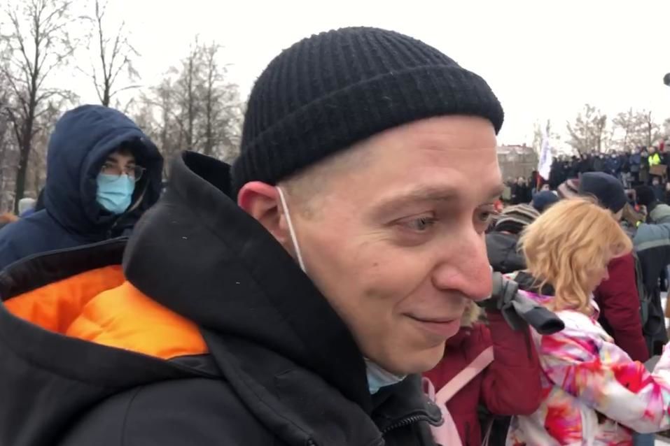 ​Рэпера Oxxxymiron, вышедшего на протест в поддержку Навального, схватил ОМОН в Петербурге 
