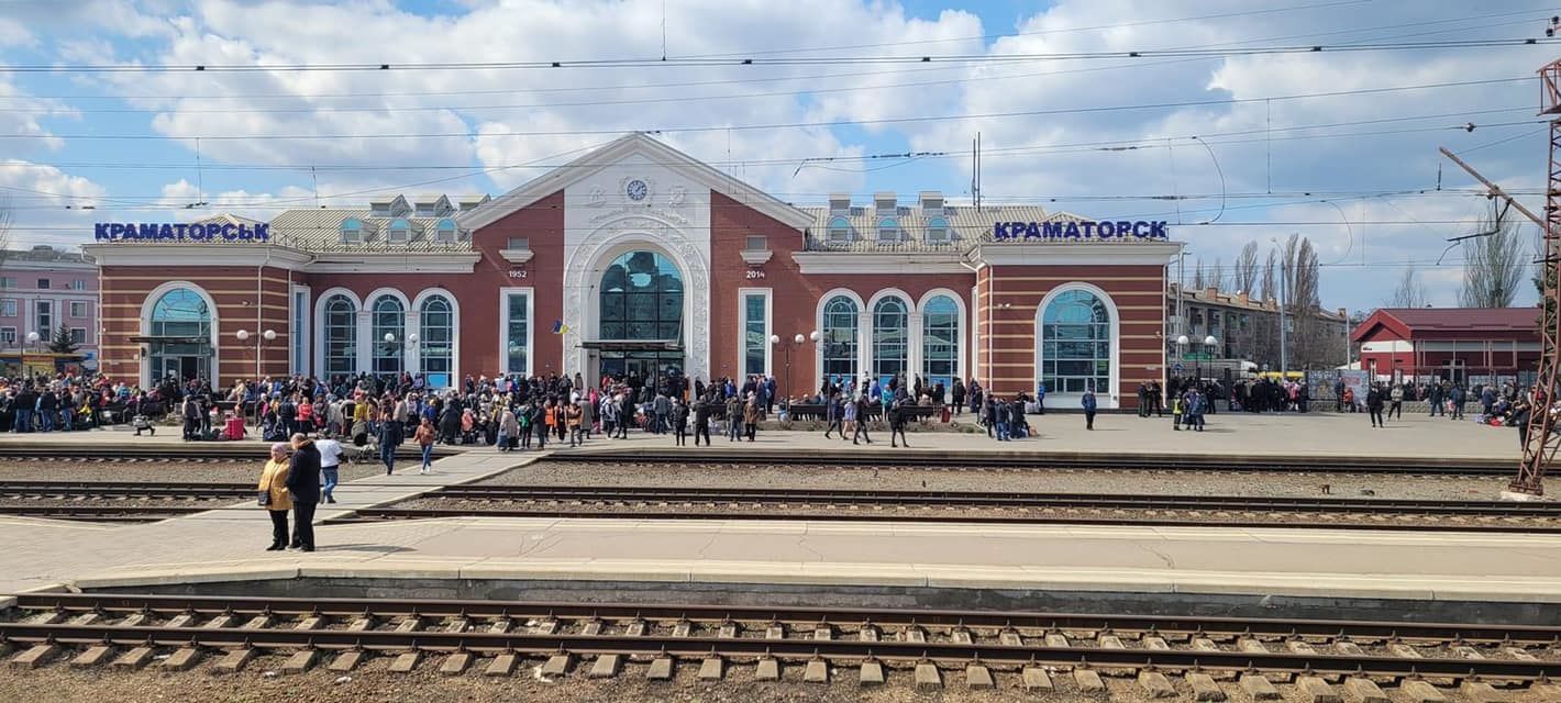 Россияне срывают эвакуацию жителей Донбасса: обстрелы заблокировали движение поездов
