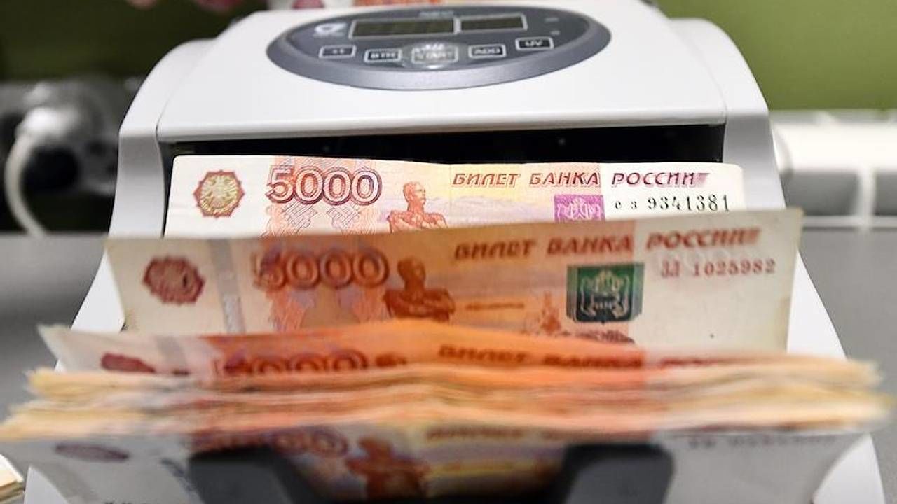 Рухнувшая нефть урезала кошелек Кремля - подсчитаны потери 