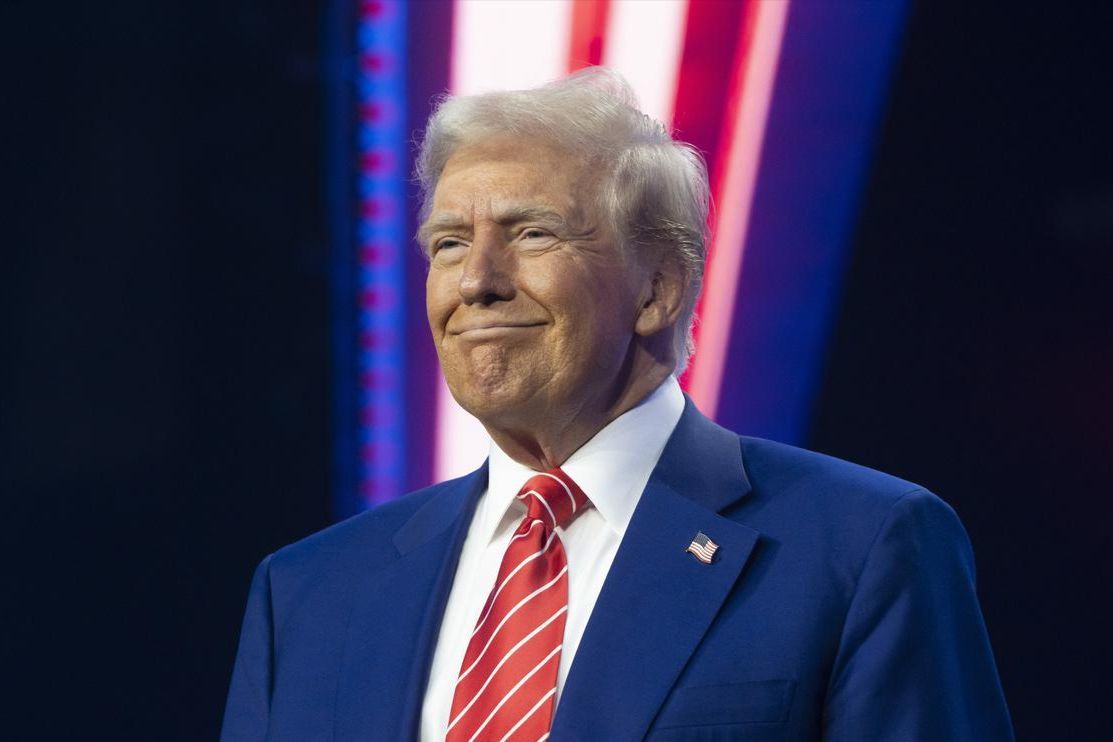 Трамп предупредил американцев, что их ждут тяжелые времена: "Держитесь крепче"