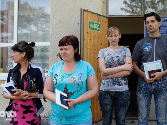 Медведев: Украинских беженцев трудоустроят в России с учетом потребностей регионов в специалистах