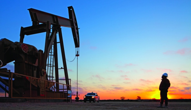 Отчет по запасам нефти в США снизил цену на нефть Brent до 33,18 долл. за баррель 