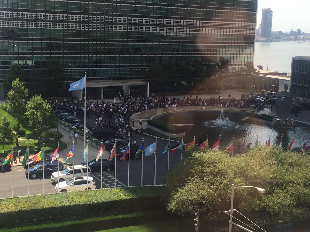В Нью-Йорке срочно эвакуировали всех представителей МИД и гостей из штаб-квартиры ООН — в Сети опубликованы фотоснимки