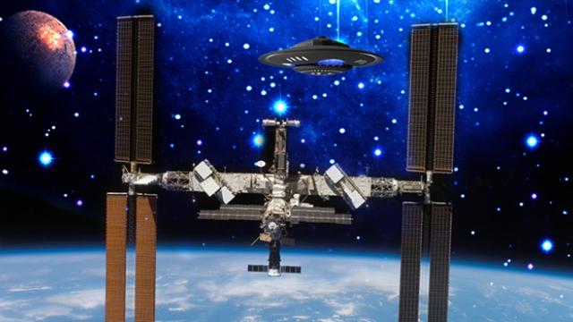 Уфологи обнаружили около Земли искусственную Луну