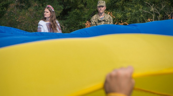 ​Одесса - это Украина: знаменитую потемкинскую лестницу украсили 26-метровым флагом Украины - опубликованы трогательные кадры
