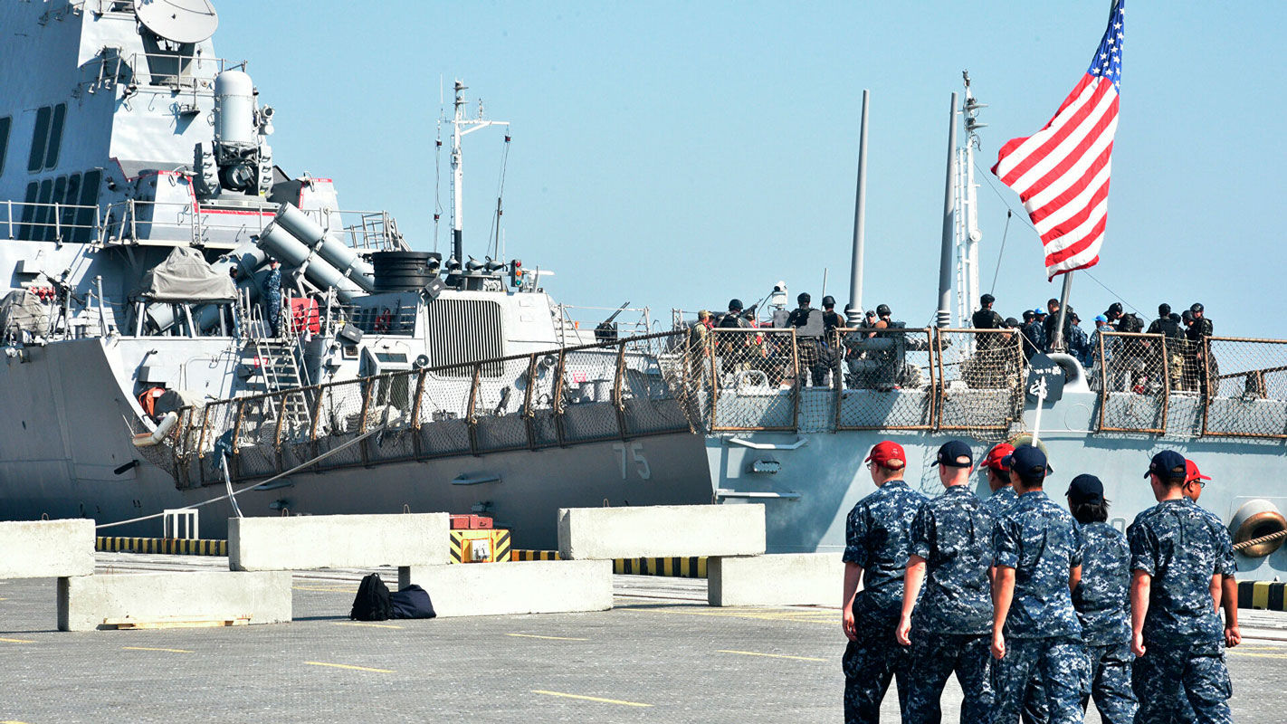 Военные корабли США у границы с Россией: в Минобороны РФ объяснили причину "своего страха"