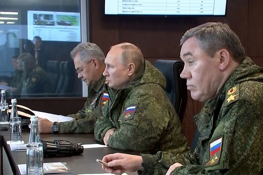 Герасимов отстранен от командования "спецоперацией", послал Путина на заседании - источник