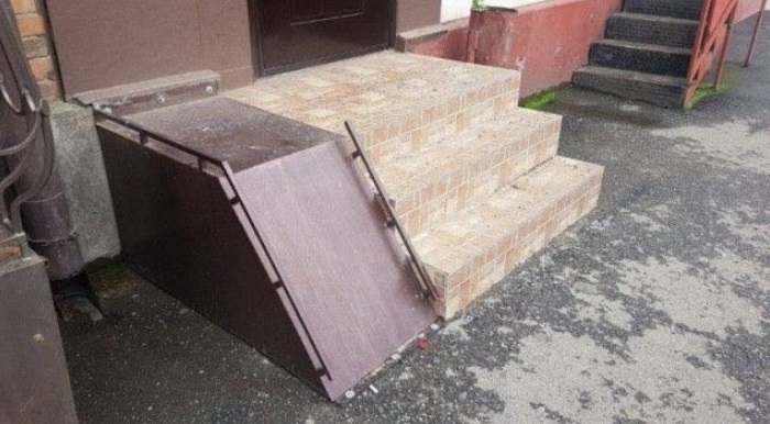 "Сделано по спартанскому образцу", - соцсети высмеяли "заботу" об инвалидах в России