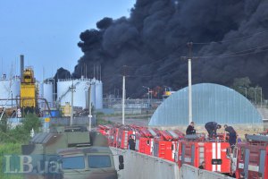 Пожар на нефтебазе усилился: обнаружен новый источник возгорания