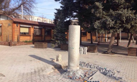 ​Под Запорожьем демонтировали памятник Шевченко