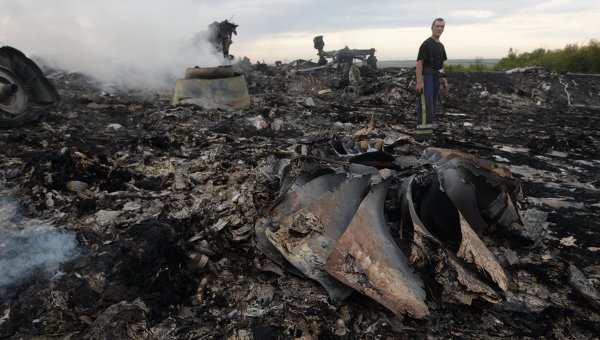 ​Захарченко: комиссия почему-то не ищет обломки Боинг-777 под Торезом