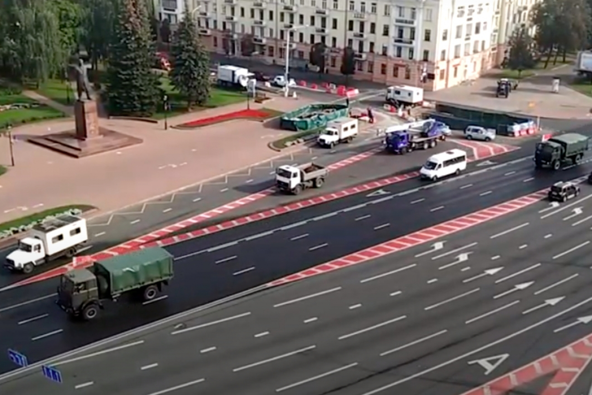 ​ОМОН, автозаки и колючая проволока: как силовики Лукашенко готовятся к большому маршу в Минске