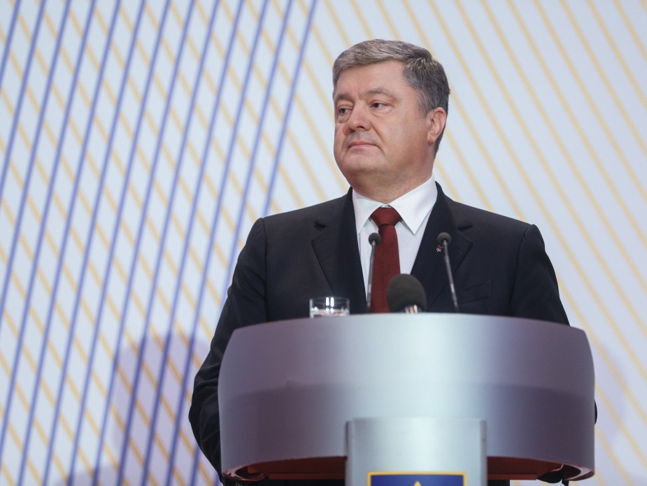 "Они стучат: может, возьмете наш газ?" - президент Порошенко назвал условия для закупок российского газа