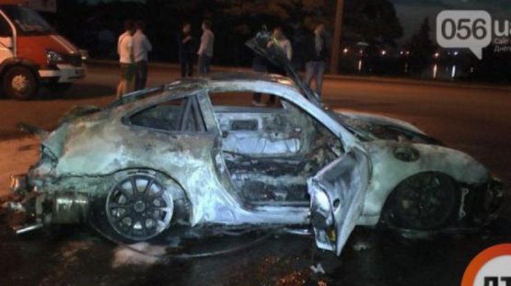 ДТП в Днепропетровске: Porsche смял две иномарки и загорелся (фото)