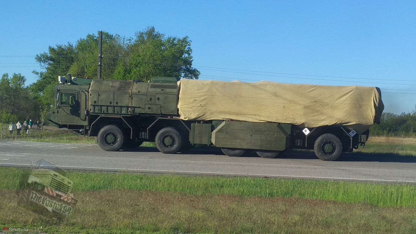 "Искандеры уже не смеются": новейший ракетный комплекс Украины Гром-2, способный наносить удары баллистическими ракетами с дальностью поражения до 500 км, замечен под Харьковом