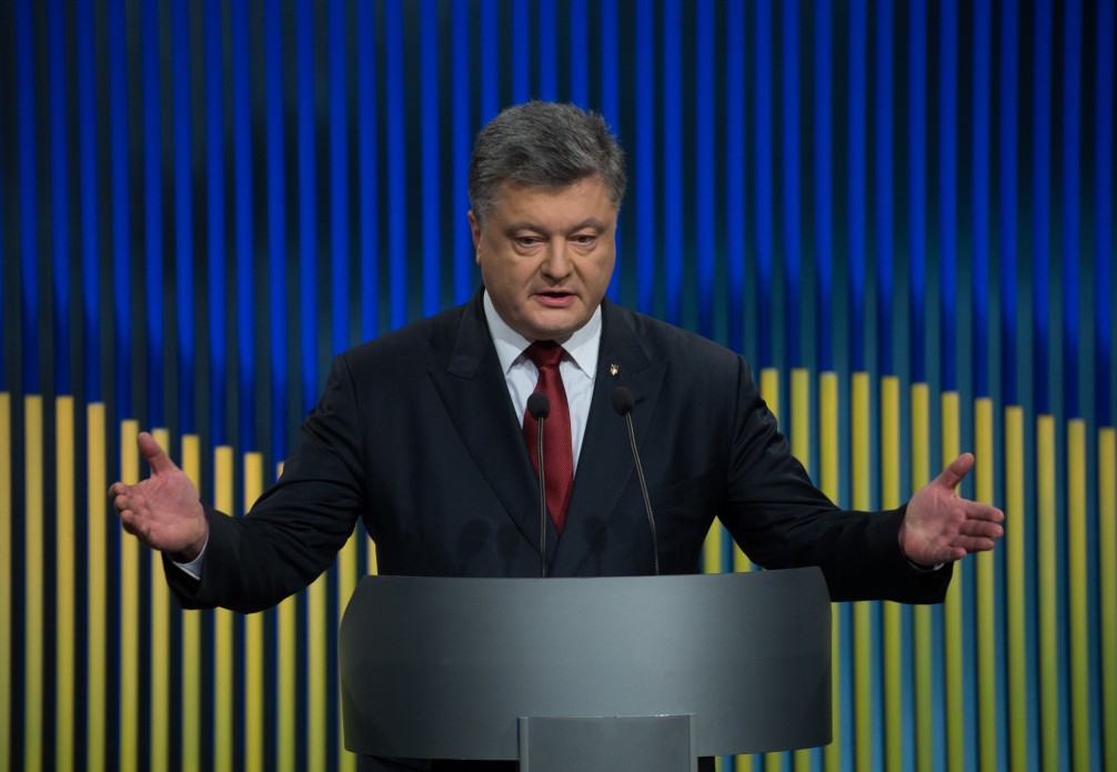 "Вы неотъемлемая часть Украины!" - Петр Порошенко поприветствовал принятие закона о реинтеграции Донбасса