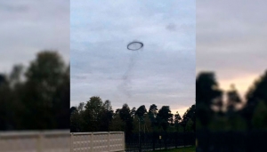 Под Москвой замечено НЛО странной формы: аномальный объект напугал местных жителей - видео